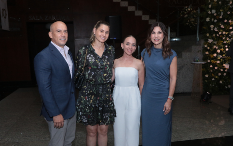 Leónidas Estrada, Gisela de Sonnenholzner, Mónica Cuesta y Geanina Roggiero.