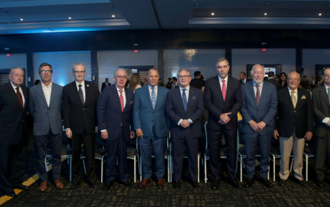 Roberto Macías, Alejandro Goldbaum, Carlos Valdivieso, Gustavo González, Gastón Menéndez, Marcelo Alvear, Jaime Cucalón, Gustavo Marriott, Estuardo Sánchez y Pedro Salcedo.