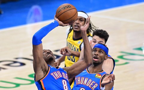 Shai Gilgeous-Alexander (d) fue precisamente el alma de los Thunder. Fue MVP de la temporada regular y MVP de las Finales.