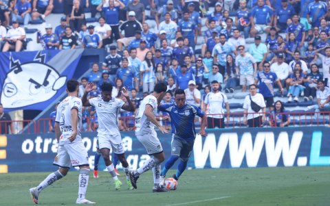 Christian Cueva ya hizo su debut con Emelec.