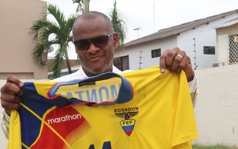 Alberto Montaño también fue internacional con la selección ecuatoriana de fútbol.