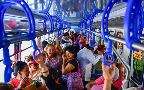 En este primer día de operatividad, los ciudadanos viajaron de manera gratuita. Este 24 de mayo, los usuarios pagarán $ 0,30 hasta el próximo 7 de julio.