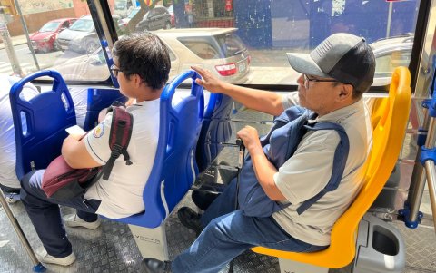 Los asientos amarillos son para usuarios con preferencia.