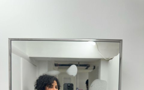 Niebla se encuentra en una exposición en Brooklyn