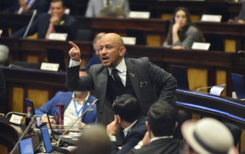 El asambleísta de ADN Andrés Castillo presentó modificaciones a último momento que fueron votadas e ingresadas al proyecto de Ley de Integridad Pública.