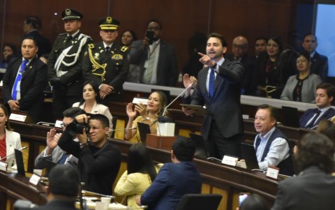 La sesión para aprobar la Ley de Integridad Pública tuvo varios momentos de confrontación. Uno de ellos relacionado con la apelación de la presidencia de Niels Olsen.