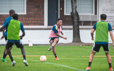 Christian Cueva es volante de Emelec.