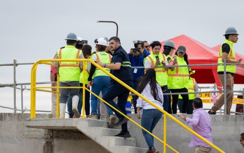 El alcalde de Guayaqui, Aquiles Álvarez, recorrió este 25 de junio la obra, ubicada en la Av. Narcisa de Jesús.