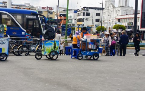 La presencia de comercio informal se registra en los alrededores del Mercado Cerrado.