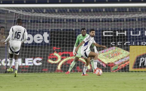 Emelec logró ante Universidad Católica su quinta victoria en la LigaPro 2025.