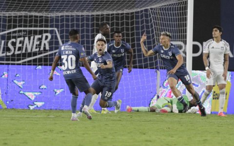 Byron Palacios celebra su gol ante Emelec.