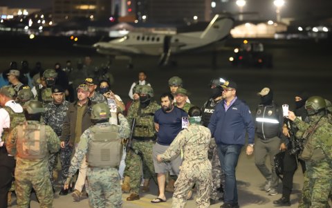 'Fito' llegó a la base aérea Simón Bolívar de Guayaquil a las 21:26 de este miércoles 25 de junio.