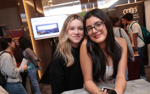 Valentina Buendía y Jennifer Núñez.