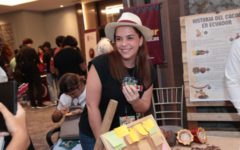 Valeria Csizmadia expone sobre el cacao.