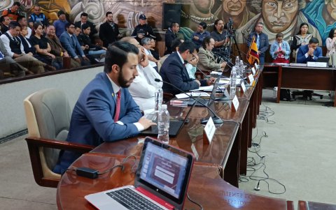 El Concejo Cantonal de Loja votó con mayoría calificada para destituir al alcalde Franco Quezada.