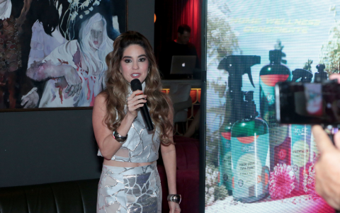 Nicole durante la presentación de su nueva línea de productos Selfie by Nikka.
