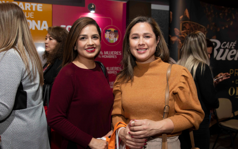 Corina y Alexandra Echeverri.