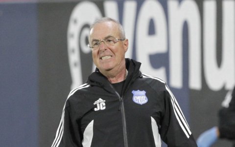 Su última experiencia fue dirigiendo a Emelec. Logró el 35,29% de puntos en 17 partidos disputados en la LigaPro 2025.