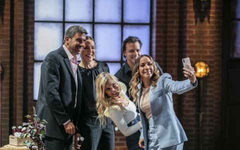 Arnau es una de las inversionistas y juezas del reality Shark Tank, en el que emprendedores presentan sus propuestas de negocios.