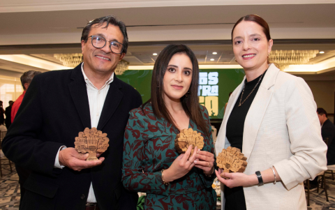 Carlos Flores, Gabriela Terán y María José Ponce.