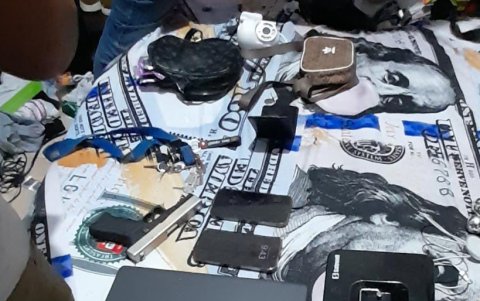 Artículos incautados en el operativo.