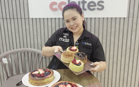 CC Bites adapta el sabor europeo de la Tarta Vasca al paladar local, sin perder su esencia cremosa.