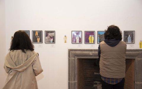 La muestra de ilustraciones de Ernesto Proaño, hijo del autor, acompañó el lanzamiento del libro. Se puede visitar en el Centro Cultural Benjamín Carrión de la capital.