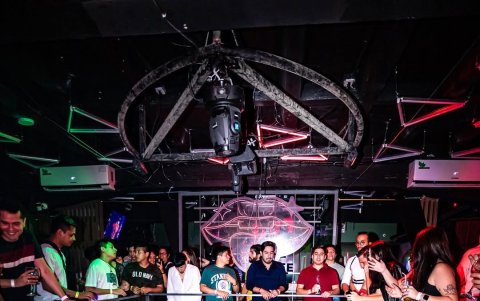 Pose es una discoteca inclusiva en Guayaquil, enfocada en la comunidad LGBTIQ+, pero abierta a todo público