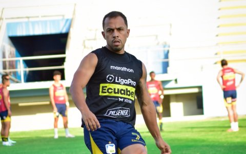 Edison Vega comandaría el mediocampo del Delfín.