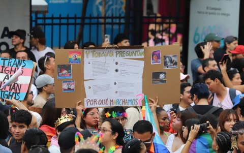 El Orgullo Guayaquil, según denunciaron los miembros del colectivo Orgullo Guayaquil, enfrentaron este año obstáculos municipales que afectan la visibilidad LGBTIQ+.