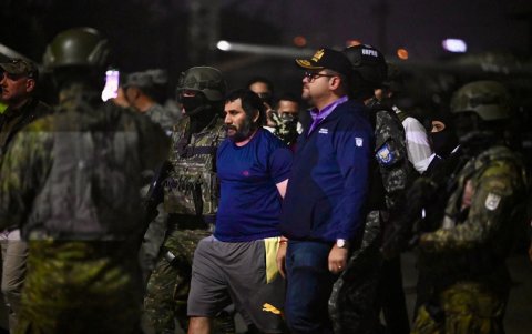 Fito. Adolfo Macías Villamar junto con los ministros John Reimberg, de Interior, y Gian Carlo Loffedo, de Defensa.