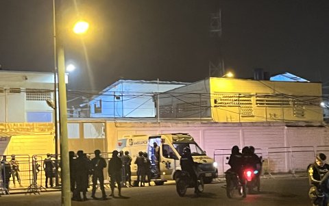 Dos reos fueron trasladados en ambulancia tras resultar heridos en el ataque dentro del CPL El Oro N.1.