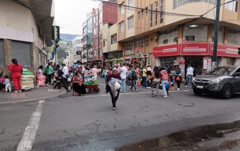 La comunidad también desea ordenar el caos de los vendedores informales.