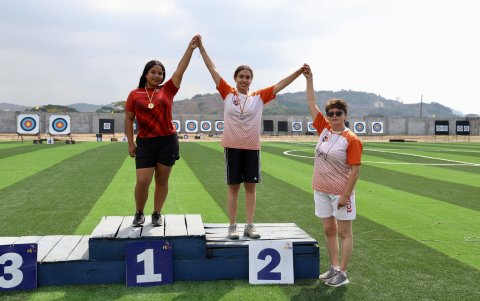 La joven arquera de 18 años fue el récord nacional en la modalidad de arco compuesto el fin de semana pasado con puntuación de 698.
