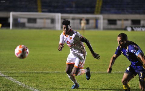 Jean Carlos Montaño llega a Barcelona SC tras su paso en Libertad.