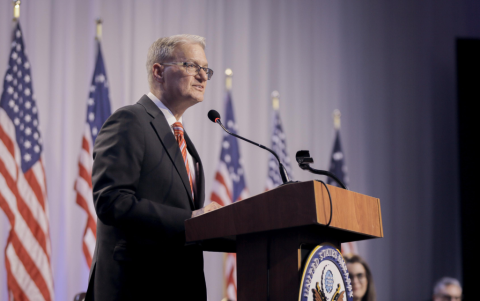 En calidad de anfitrión, Lawrence Petroni destacó en su discurso el buen momento de la relación bilateral entre Estados Unidos y Ecuador.