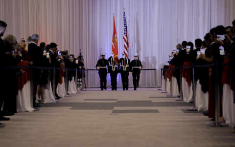 Desfile del Cuerpo de Marines de la Embajada de los Estados Unidos en Quito durante la celebración.