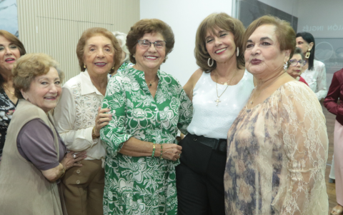 Milada Neira, María Elena Mendoza, Elsa Flores, Fabiola Murillo y Beatriz de López.