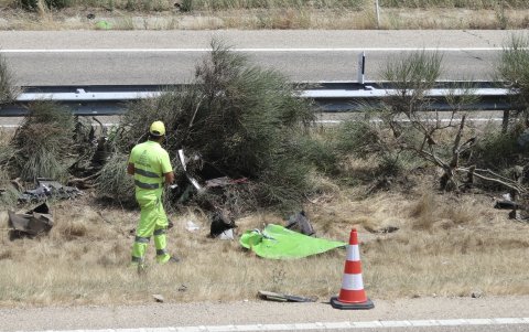 El vehículo de Diogo Jota se incendió tras el accidente.