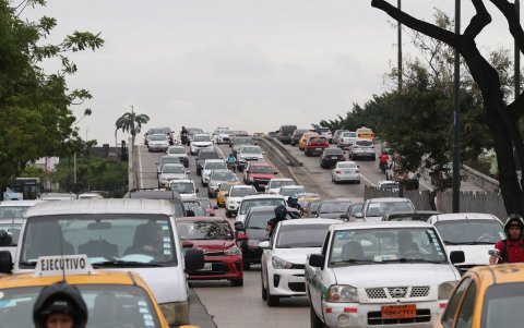 Analistas explican que uno de los retos de la nueva empresa de movilidad será reducir el uso del vehículo particular en la ciudad.