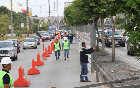 En Guayaquil se construyen pasos a desnivel en la Avenida del Bombero, en el norte de Guayaquil.