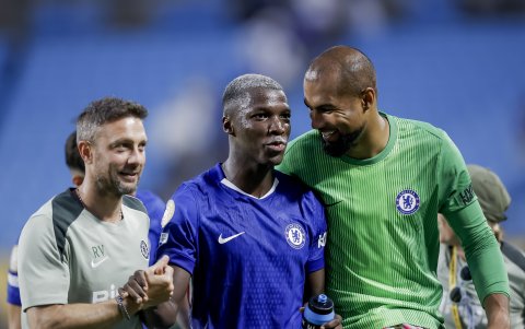 Moisés Caicedo no jugará por acumulación de tarjetas amarillas.