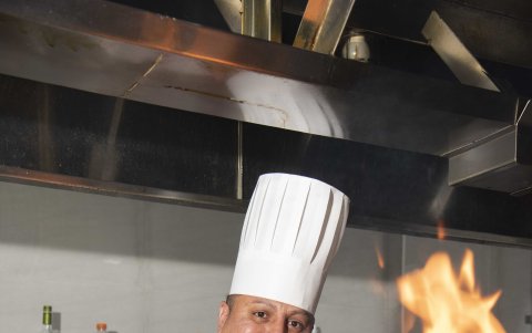 El chef Luis Antonio Ormaza lleva dos años y medio a cargo de la cocina del club.