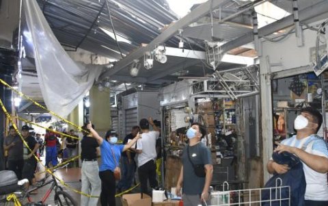 En el último atentado en las calles Chile y Ayacucho fueron afectados alrededor de seis módulos de comerciantes.