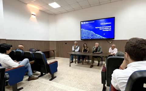 Foro. Los académicos disertaron sus propuestas a los estudiantes de Arquitectura de la Universidad de Guayaquil.
