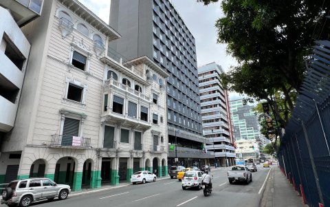 Fachada de la Casa Juan X. Marcos, ubicada en la avenida Malecón entre Junín y Roca.