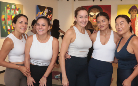 Rocío Weisson, Fabi Valarezo, Alegría Tamariz, Ana Belén Avecillas y Marianella Ishikawa.