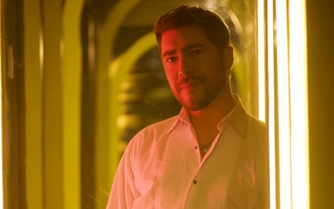 El artista ha hecho teatro musical.