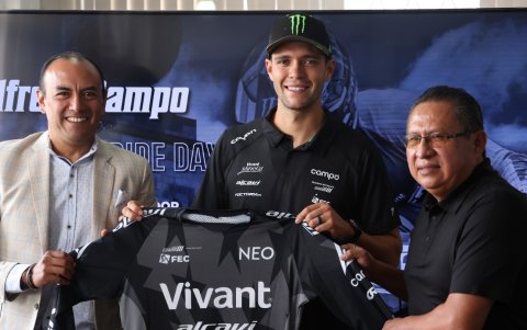 Campeonato. Alfredo (c) estuvo en la presentación del Torneo Nacional de BMX que se realizará este fin de semana en Quito.