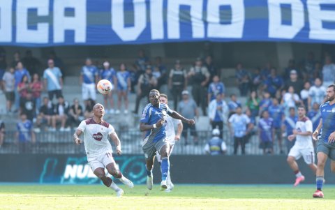 Los atacantes de Emelec no pudieron anotar ante Vinotinto.